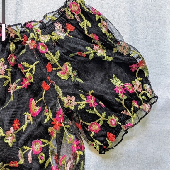 Black Floral Crop Top - Picture 2 of 8